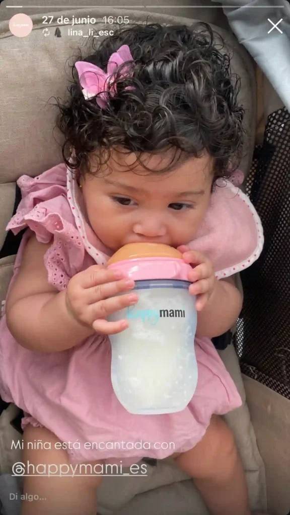 bebé utilizando el biberón happymami